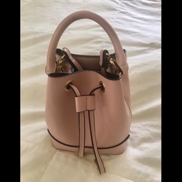 Forever 21 Handbags - 🌺 Super Cute Bucket Handbag 🌺